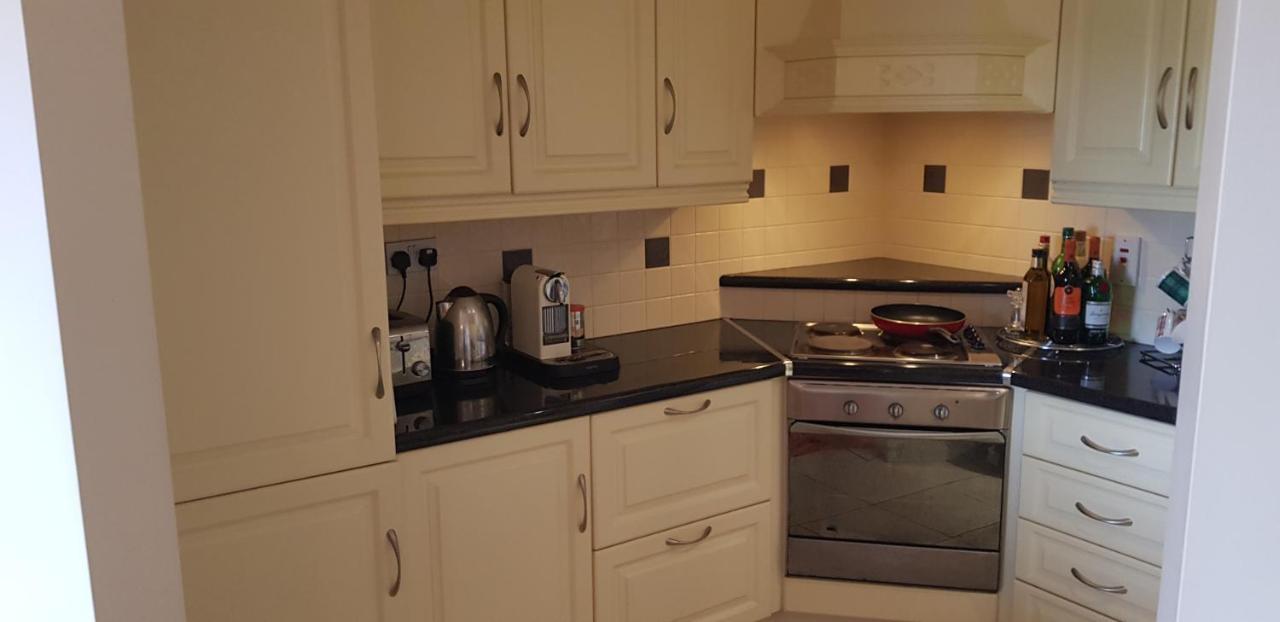 Beautiful 3 Bed With Balcony Sea View Appartement *